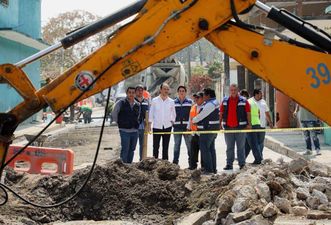 Juan Manuel Unánue supervisa obras de pavimentación en Boca del Río