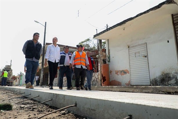 Juan Manuel Unánue supervisa obras de pavimentación en Boca del Río