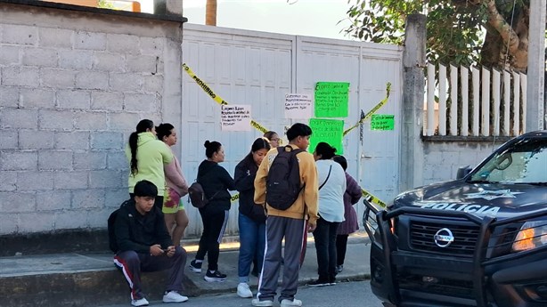 Toman escuela en Jalapilla para exigir remoción de maestra conflictiva