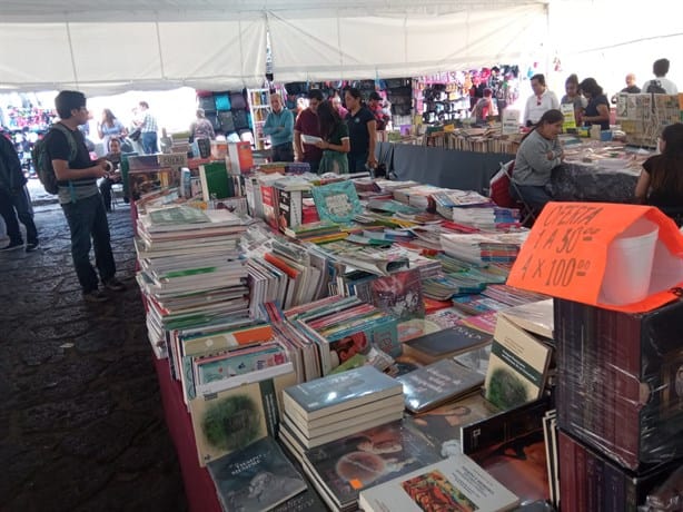 ¡Date prisa! realizan Feria del Libro en la Plazuela del Carbón en Xalapa