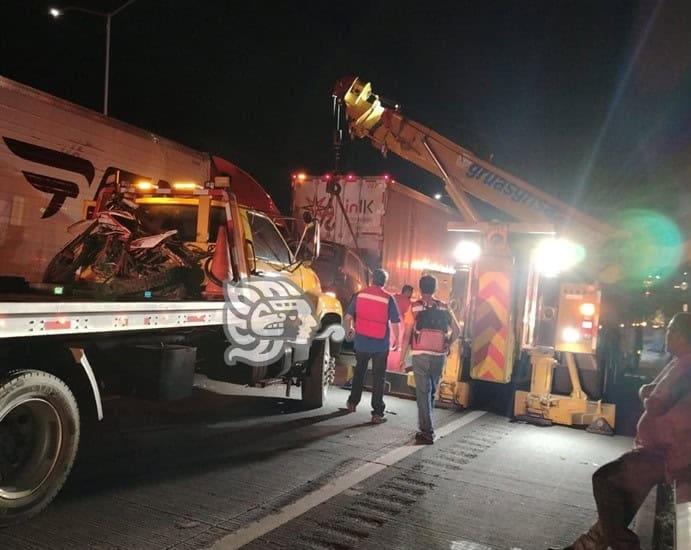 Carambola entre auto y dos tráileres en la Orizaba-Córdoba deja cuatro lesionados