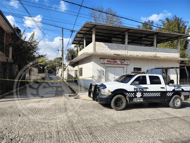 Hombre es abatido tras incendiar su vivienda y atacar a policías en Rafael Delgado (+VIDEO)