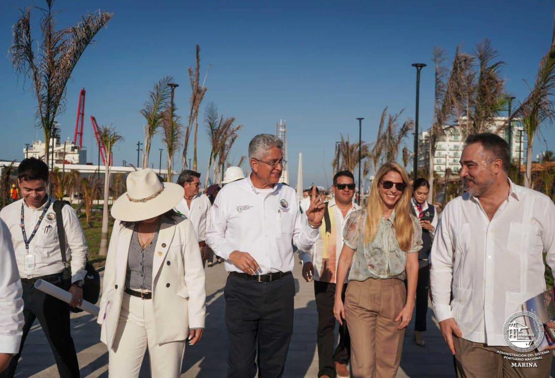 Patricia Lobeira y autoridades de Asipona recorren obra para ver avances de la Plaza Heroísmo Veracruzano