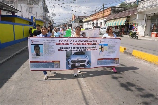 Marchan en Paso del Macho por desaparición de secretario Carlos Neri y su hermano