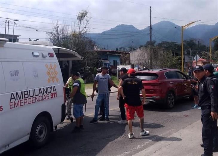 Atropella camioneta a motociclista en Chocamán, dejándolo herido