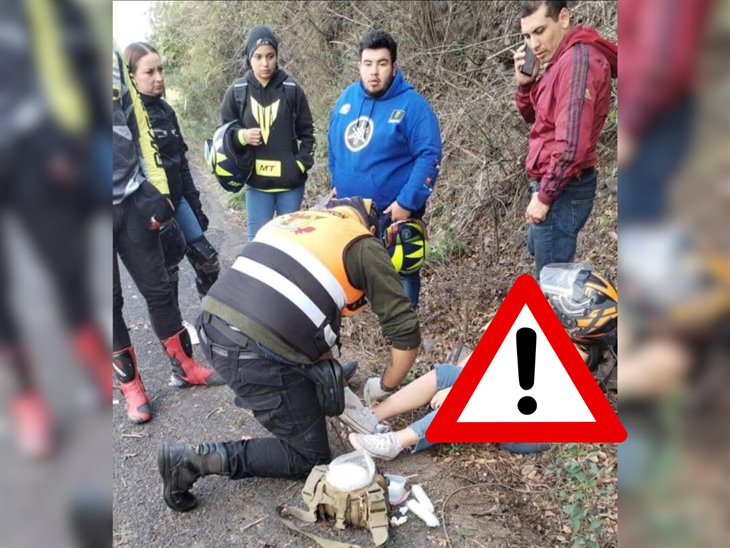 Pareja de motociclistas pierde el control y derrapa en curvas de Cerro Gordo