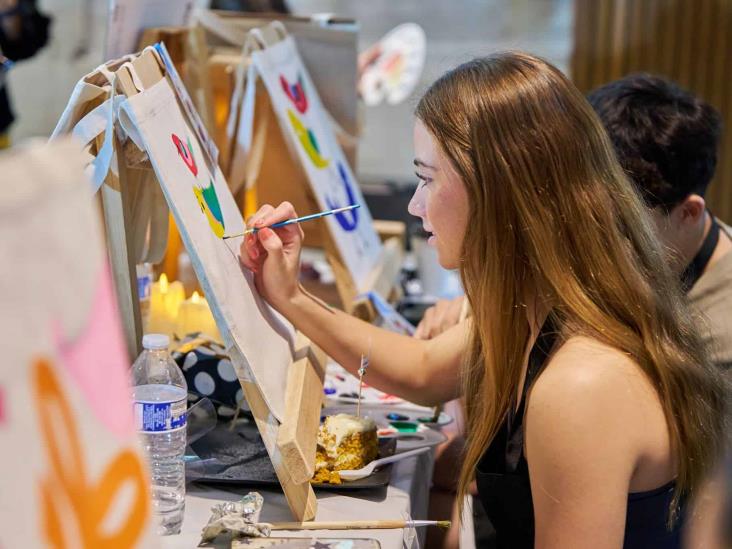 Realizan taller de intervención de Tote Bags en el Foro Boca