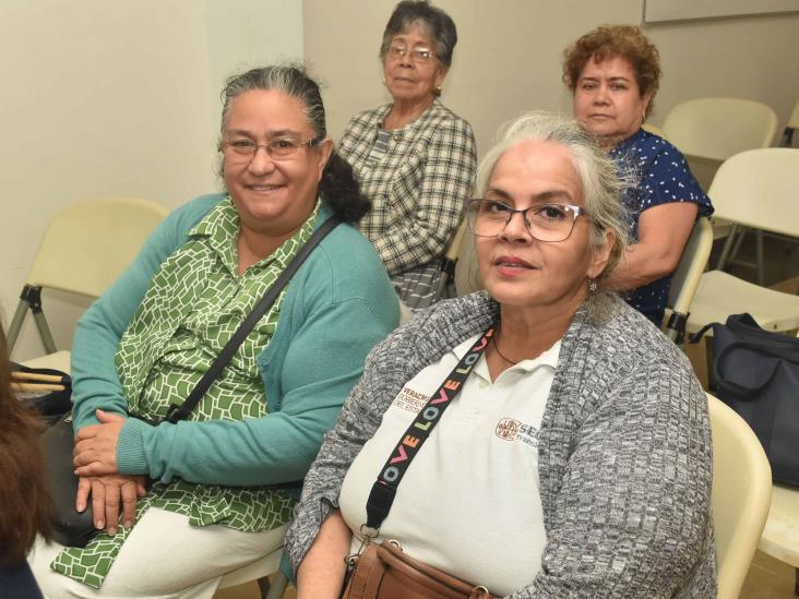 Realizan conferencia ´Persona y Humildad´ en la iglesia de San Pedro y San Pablo