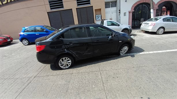 ¡Se pasó el alto! Chocan autos en el centro de Córdoba, ¿hay heridos?