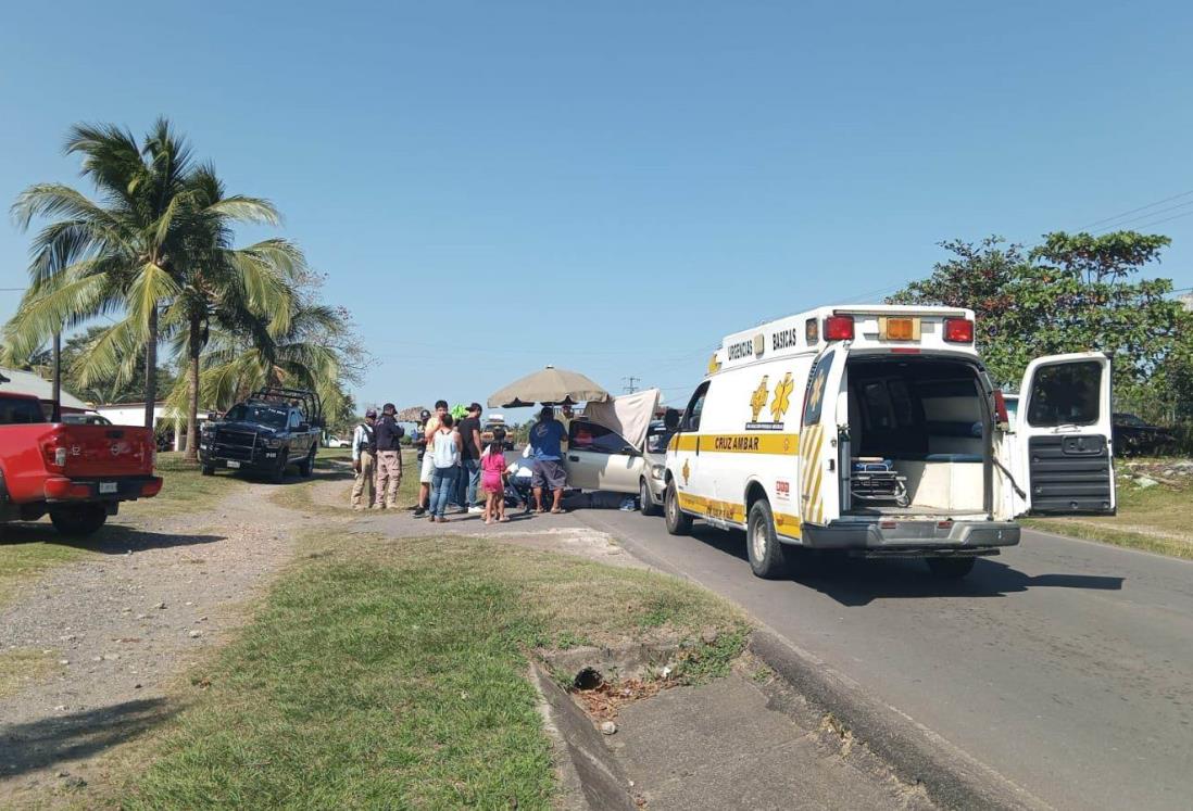 Camioneta impacta a motociclista en carretera de Tlalixcoyan