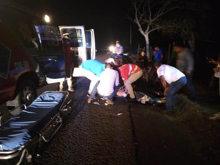 En la carretera Colipa-Misantla, motocicleta impacta contra una vaca