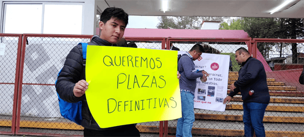 Jóvenes toman instalaciones de la SEV en Xalapa; esto exigen (+VIDEO)