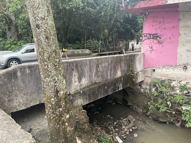 Más de 100 familias en Coatepec atrapadas entre la peste de aguas negras