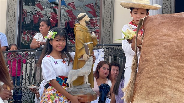 Buscan que Danza de la vaca en Tihuatlán se vuelva patrimonio cultural