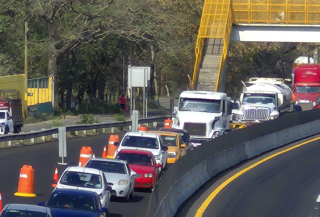 Tráfico pesado en carretera Veracruz - Cardel por trabajos de reencarpetado