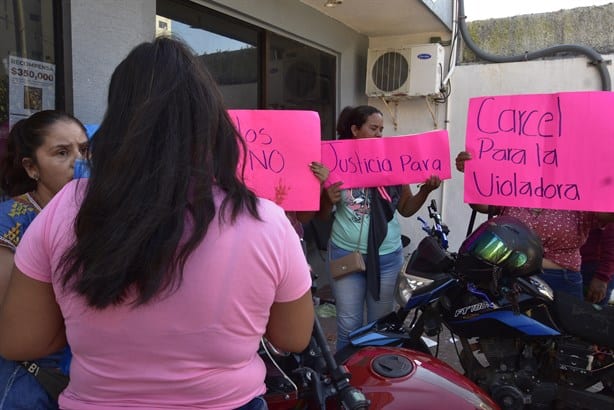 La niña ya no juega ni come; madre exige a la FGE cero impunidad ante presunto abuso en kínder de Ixhuatlán | VIDEO