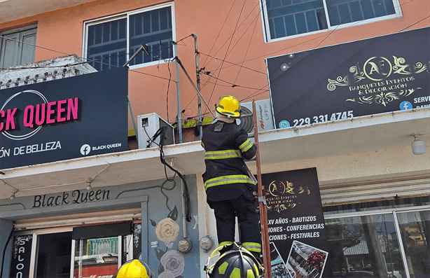 Incendio por cortocircuito moviliza a bomberos en el Centro de Veracruz