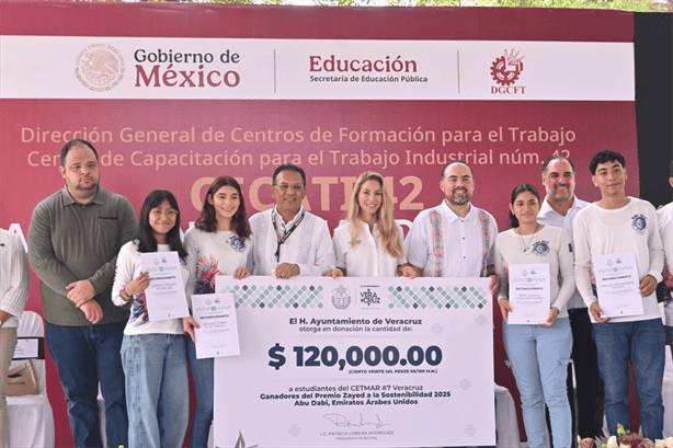 Reconoce alcaldesa Paty Lobeira a jóvenes veracruzanos destacados en la ciencia