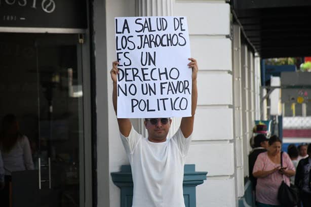 Protesta por derecho a la salud en Xalapa (+VIDEO)