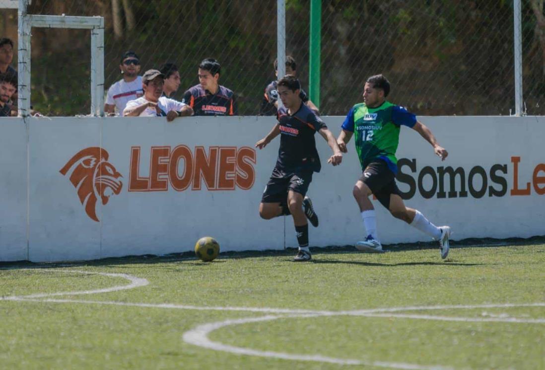 Rugen Leones Anáhuac en el futbol rápido