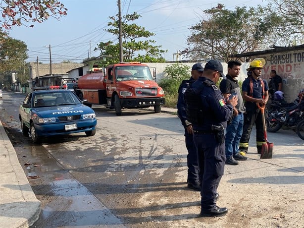 Chica de 19 años derrapa en su motocicleta, choca y termina en hospital de Veracruz