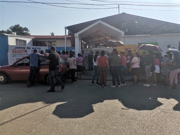 Se manifiestan en preescolar de Ixhuatlán del Sureste tras presunto abuso a una menor de 3 años