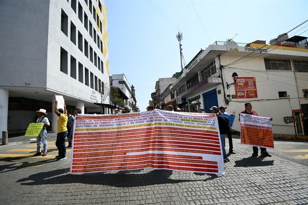 Expolicías protestan en Xalapa; sin liquidación desde el gobierno de Javier Duarte