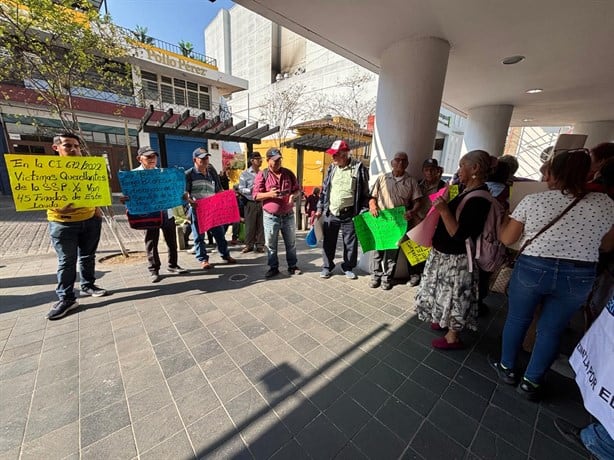 Protestan expolicías de Poza Rica; exigen pagos pendientes desde hace 10 años (+VIDEO)