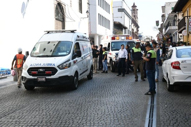 Trabajador queda colgado en Palacio de Gobierno en Xalapa tras colapsar andamio (+VIDEO)