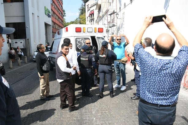 Trabajador queda colgado en Palacio de Gobierno en Xalapa tras colapsar andamio (+VIDEO)