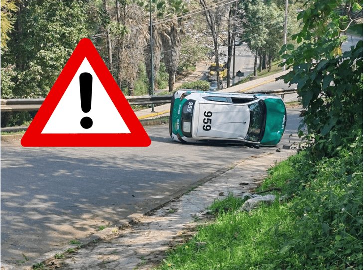 ¡Perdió el control! taxista vuelca en la calle Carlos R. Smith en Xalapa 