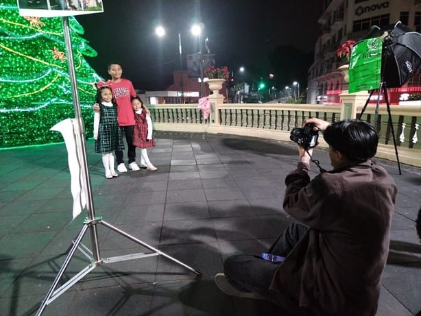 Fotos del recuerdo con fotógrafos urbanos, una tradición que renace en Xalapa