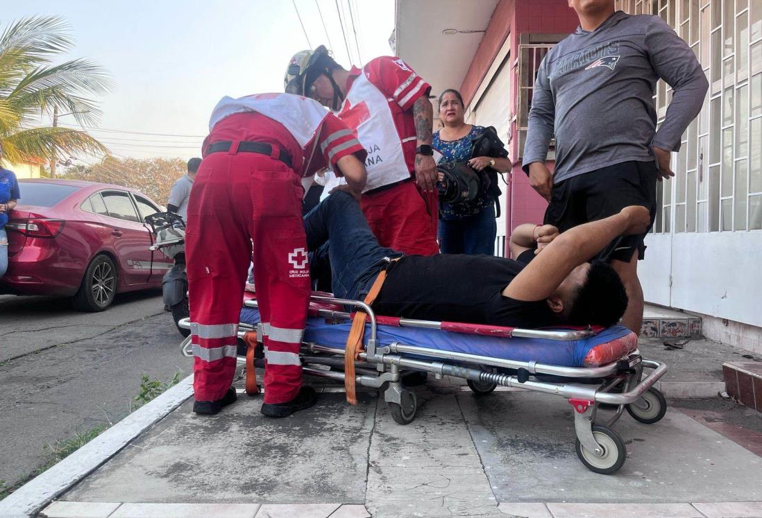 Motociclista se estrella contra auto en el fraccionamiento Floresta