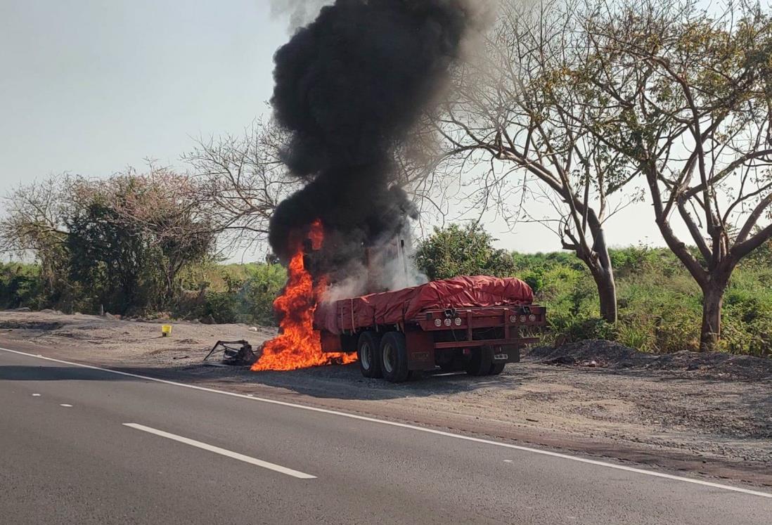 Tráiler se incendia en la autopista Veracruz-Córdoba