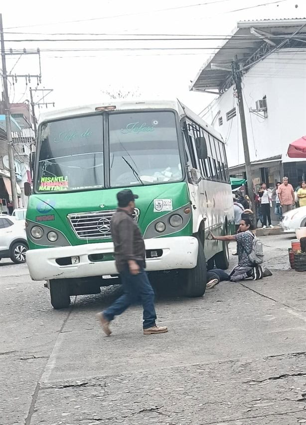 Ancianita es atropellada por un autobús en Martínez de la Torre