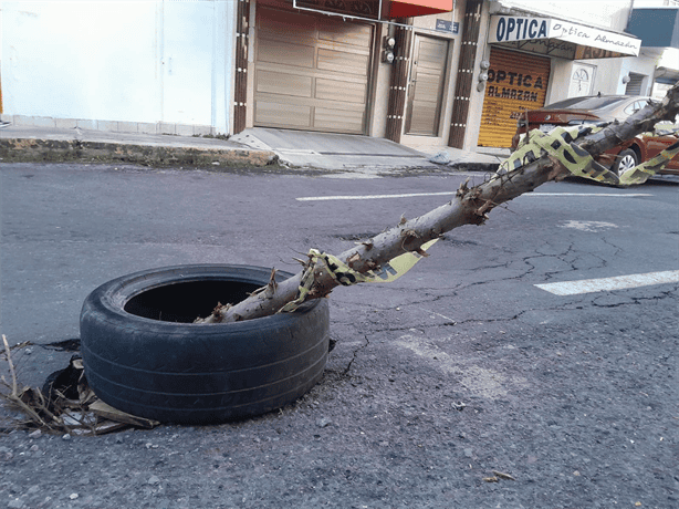 Vecinos de la colonia Zaragoza denuncian baches y socavones recurrentes