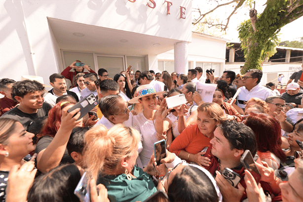 Claudia Sheinbaum y Rocío Nahle ponen en marcha La Clínica es nuestra en Veracruz