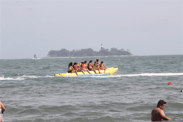 Playas de Veracruz-Boca del Río se llenan de turistas este fin de semana