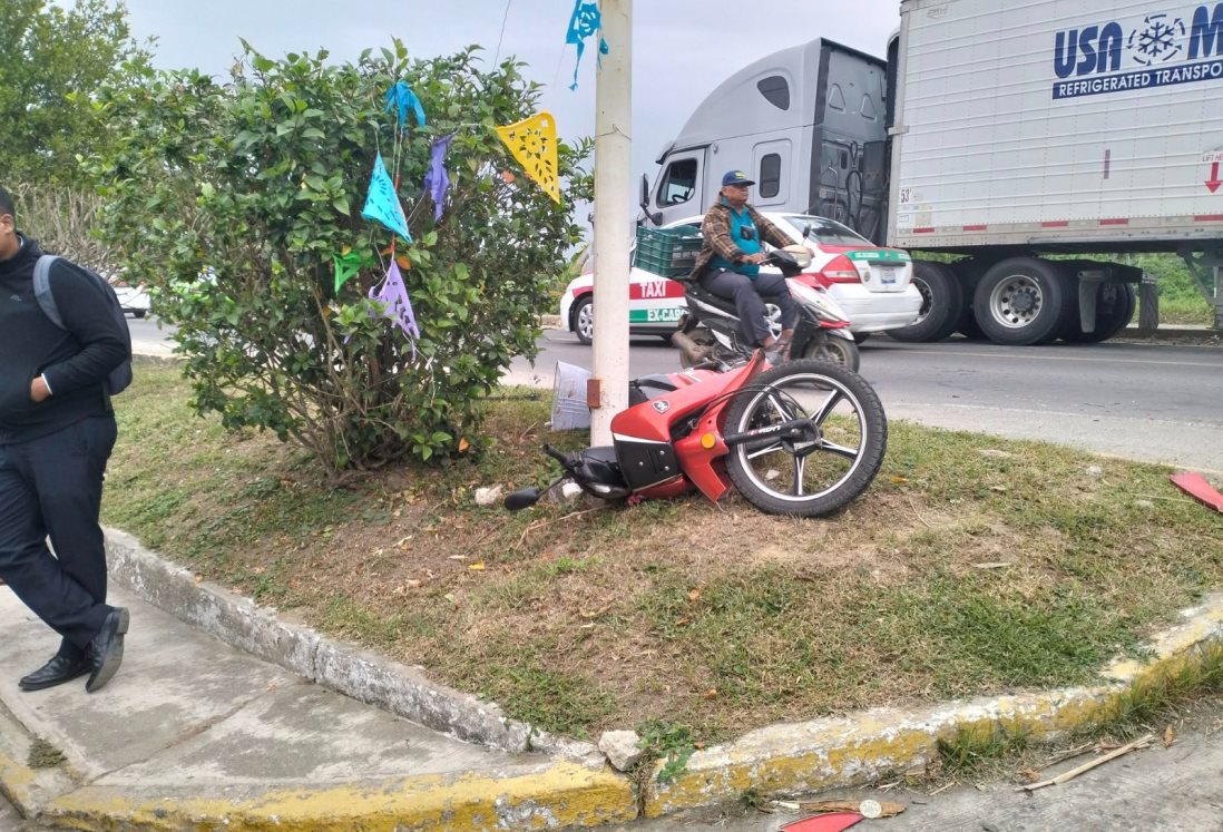 Motociclista y su acompañante resultan heridos en accidente en carretera federal 175