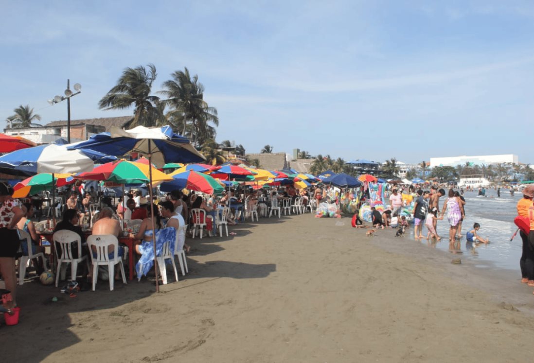 Playas de Veracruz-Boca del Río se llenan de turistas este fin de semana