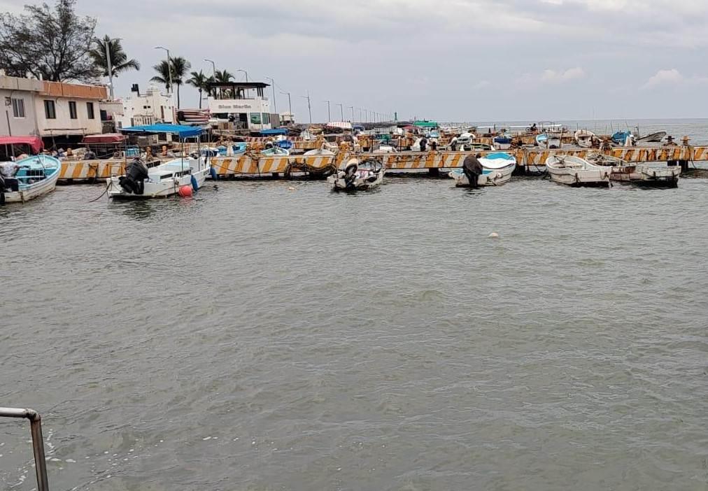 Pescadores esperan que para el lunes efectos del norte en Veracruz desaparezcan