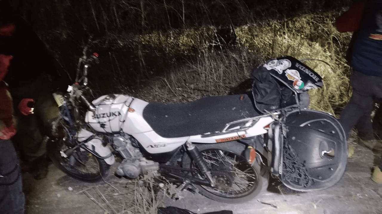 Motociclista derrapa en Paso de Ovejas tras salir del carnaval de Tejería