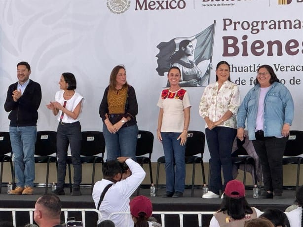 Claudia Sheinbaum en Tihuatlán; encabeza entrega de tarjetas del Bienestar (+Video)