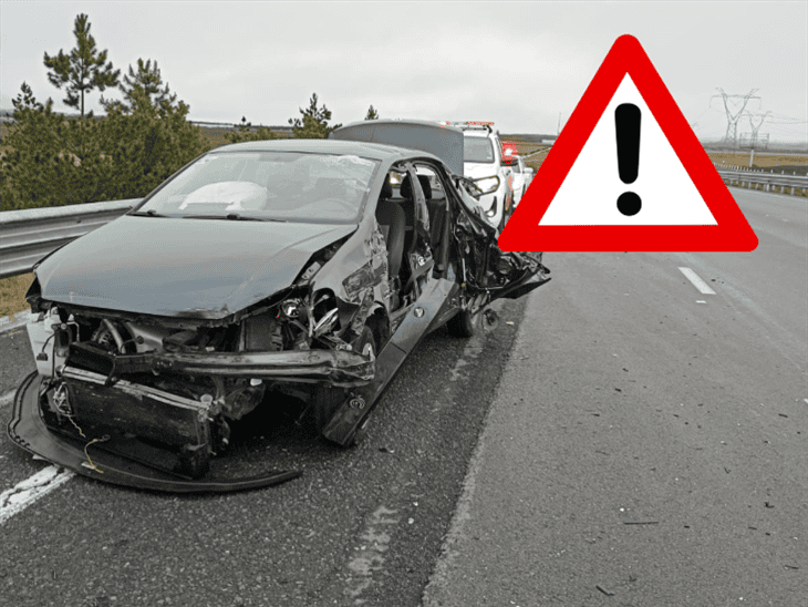 ¡Destrozado! auto sufre fuerte accidente en la autopista Xalapa-Perote