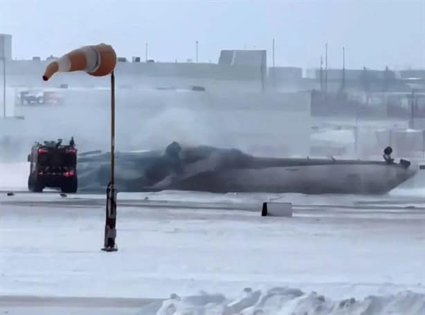 En medio de tormenta de nieve un avión con capacidad para 90 pasajeros se estrella en Canadá