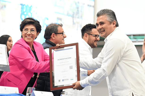 Educación, la base del crecimiento de Veracruz: Rosa María Hernández Espejo