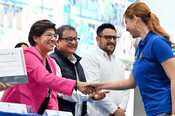 Educación, la base del crecimiento de Veracruz: Rosa María Hernández Espejo