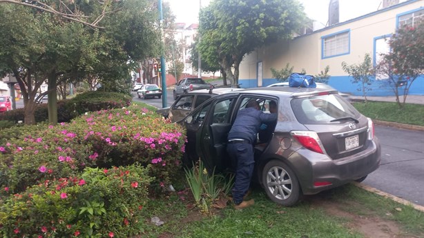 Choque por alcance en avenida Orizaba en Xalapa; estudiante resulta herido