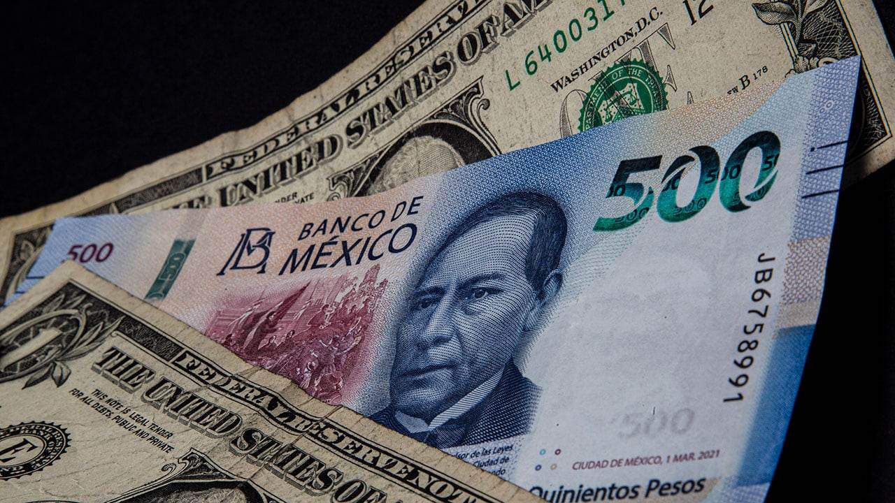 Peso inicia la semana perdiendo centavos, se cotiza en 20.35 frente al dólar