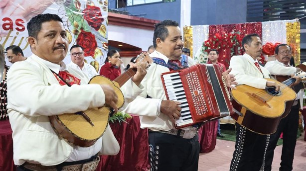 Alcalde José Noé Castillo Olvera apadrina a 102 contrayentes en festejo de Bodas Colectivas 2025 en Agua Dulce